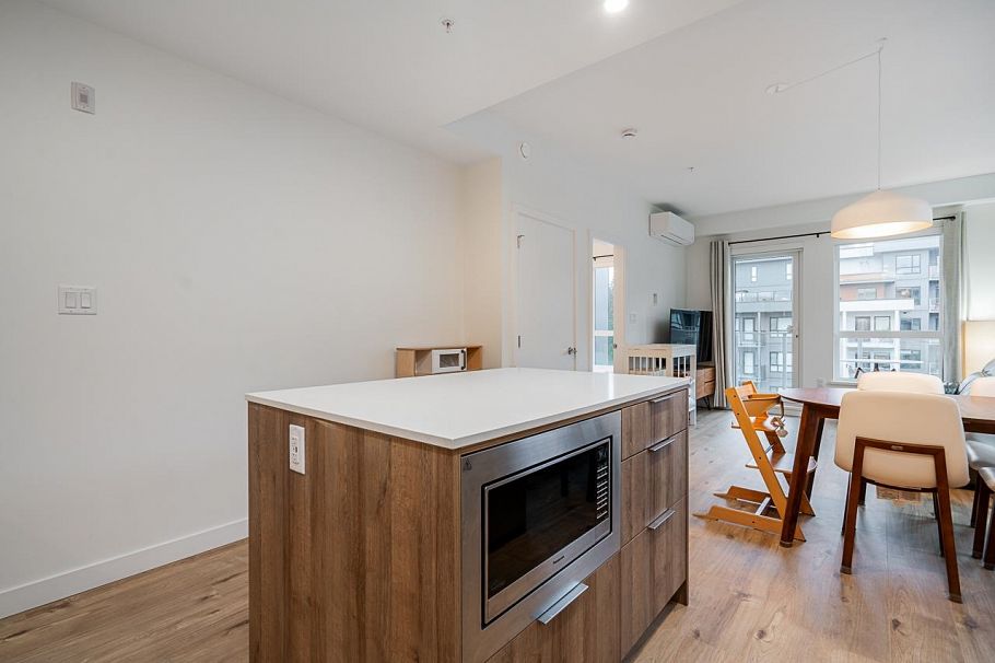 422 3596 Malsum Drive North Vancouver, BC - 5