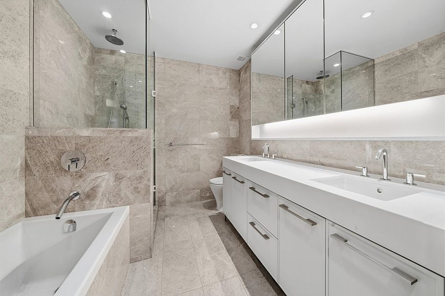 201 3220 Connaught Crescent North Vancouver, BC - 11