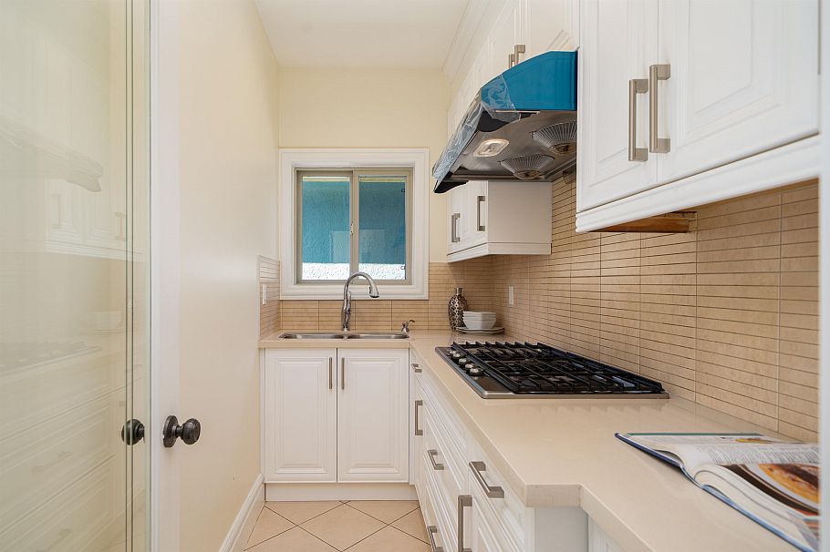 3716 W 17th Avenue Vancouver, BC - 14