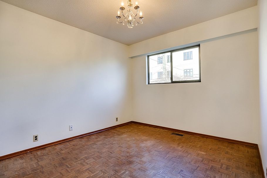 2579 E Pender Street Vancouver, BC - 11