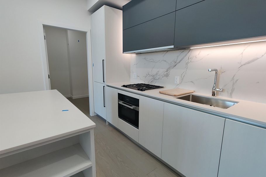 308 8415 Granville Street Vancouver, BC - 7