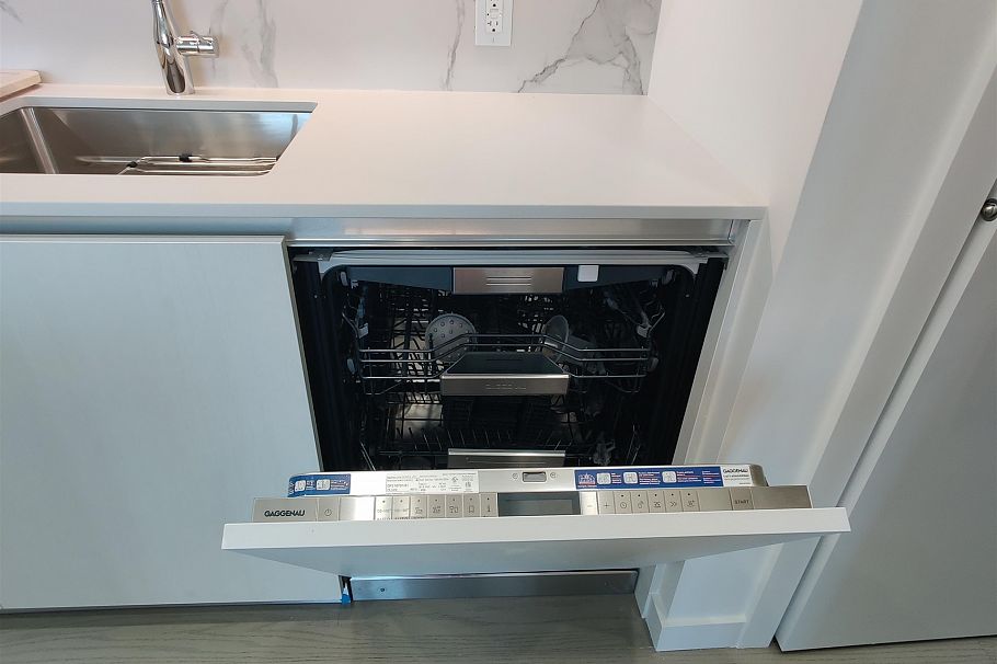 308 8415 Granville Street Vancouver, BC - 10