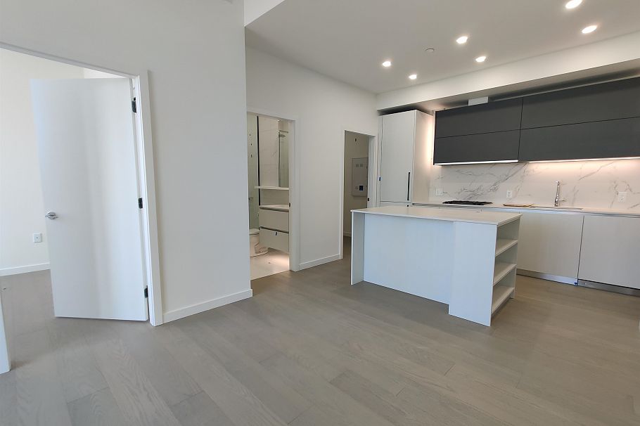 308 8415 Granville Street Vancouver, BC - 14