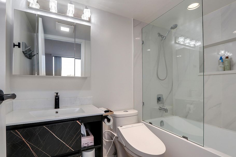 810 1268 W Broadway Vancouver, BC - 17