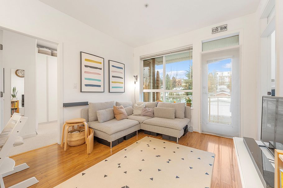 315 3551 Foster Avenue Vancouver, BC - 2