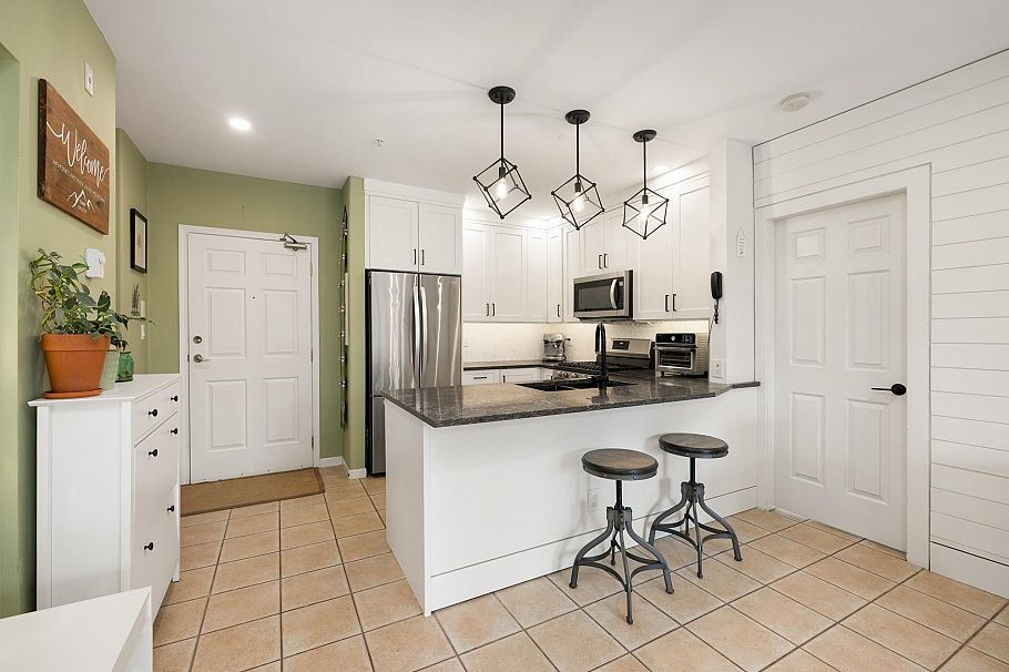 219 3629 Deercrest Drive North Vancouver, BC - 11