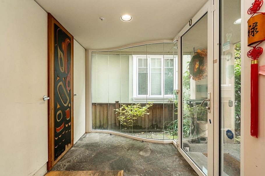 2443 W 47th Avenue Vancouver, BC - 4