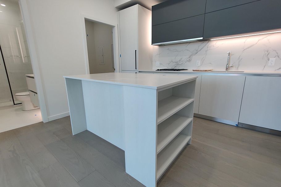 308 8415 Granville Street Vancouver, BC - 17