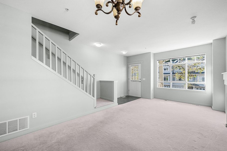 3265 Clermont Mews Vancouver, BC - 5