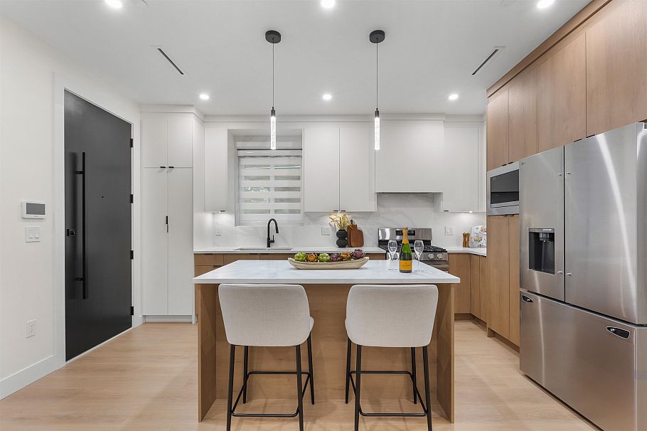 1 435 E 47th Avenue Vancouver, BC - 7