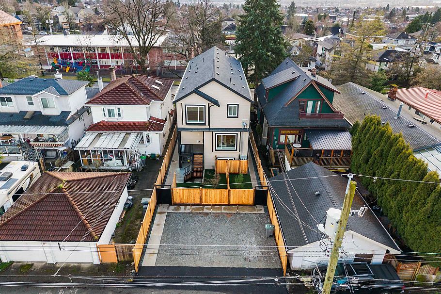 1 435 E 47th Avenue Vancouver, BC - 18