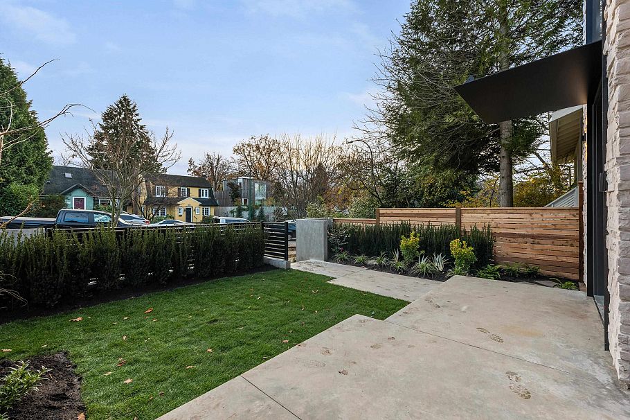 1 2635 W 12th Avenue Vancouver, BC - 3