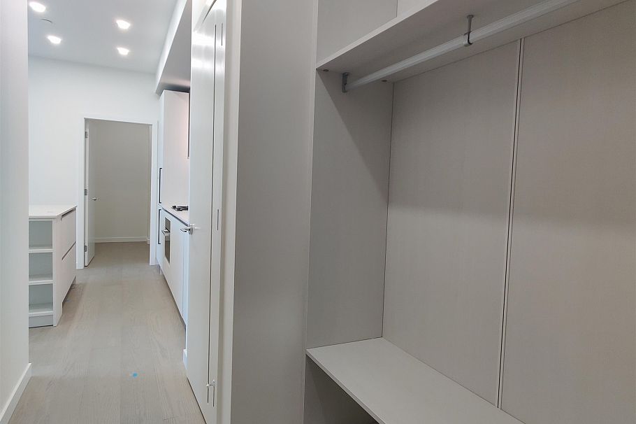 308 8415 Granville Street Vancouver, BC - 5