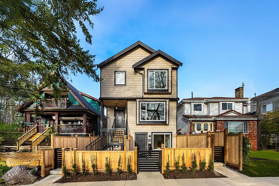 1 435 E 47th Avenue Vancouver, BC - 1