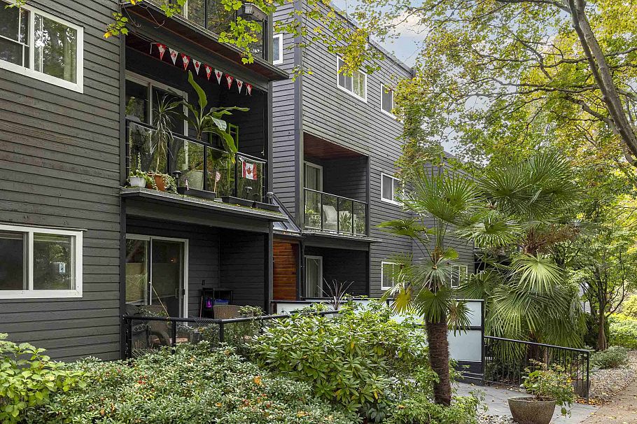 302 1550 Barclay Street Vancouver, BC - 4