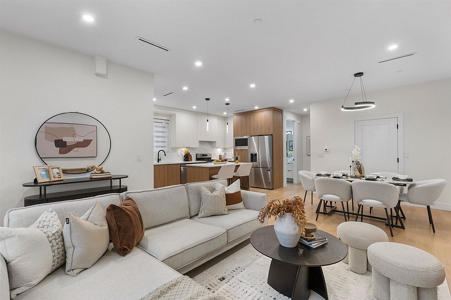 1 435 E 47th Avenue Vancouver, BC - 2