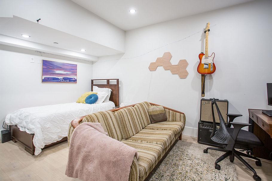 2 1152 Comox Street Vancouver, BC - 25