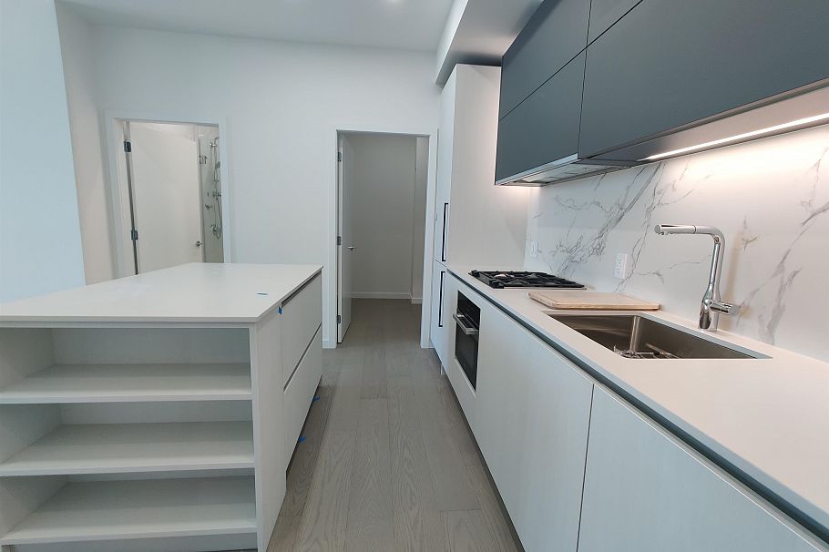 308 8415 Granville Street Vancouver, BC - 6