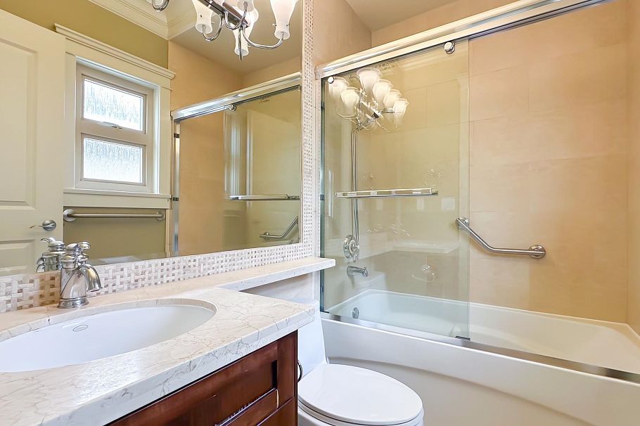 2978 W 21st Avenue Vancouver, BC - 25