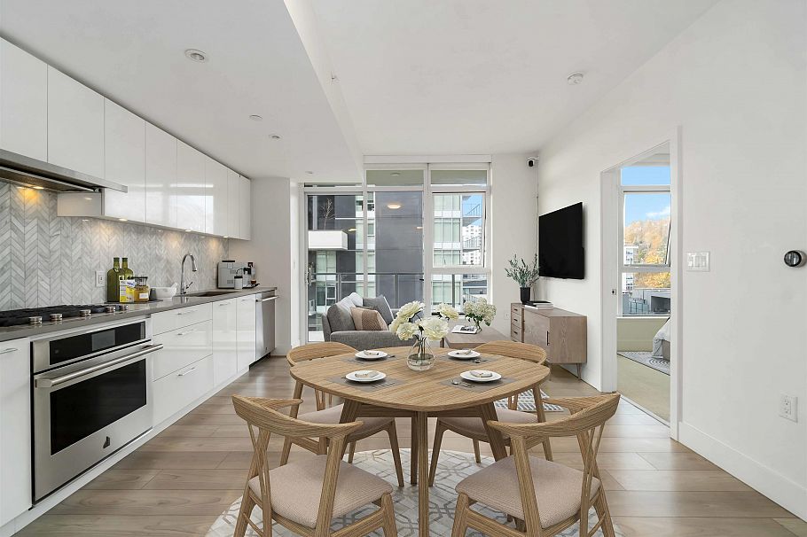 808 3581 E Kent Avenue North Vancouver, BC - 4