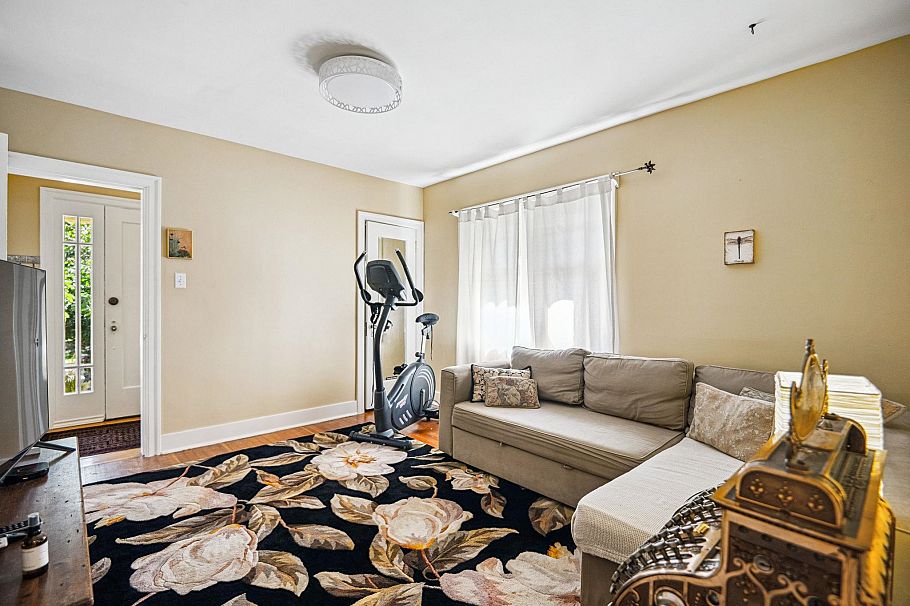 4533 W 8th Avenue Vancouver, BC - 7