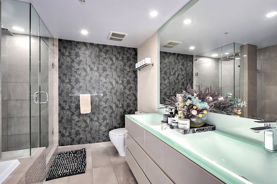 303 8 Smithe Mews Vancouver, BC - 15