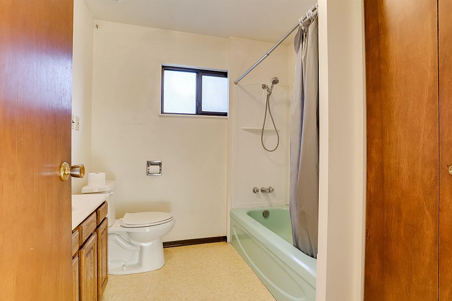 2579 E Pender Street Vancouver, BC - 14