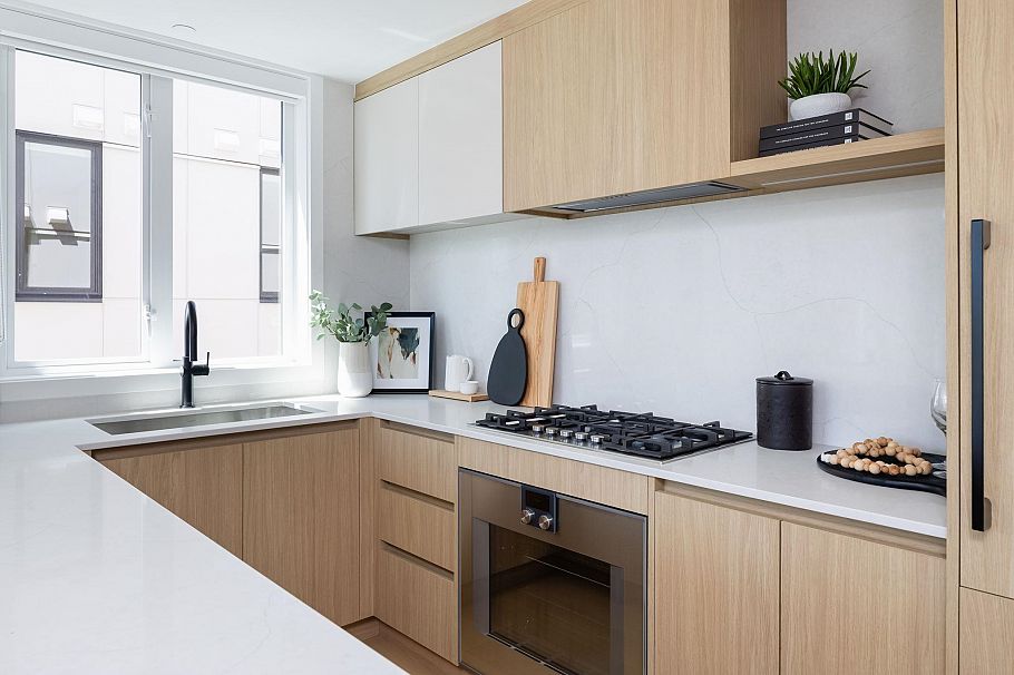 212 715 W 49th Avenue Vancouver, BC - 9