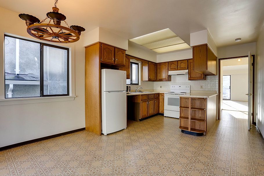 2579 E Pender Street Vancouver, BC - 18