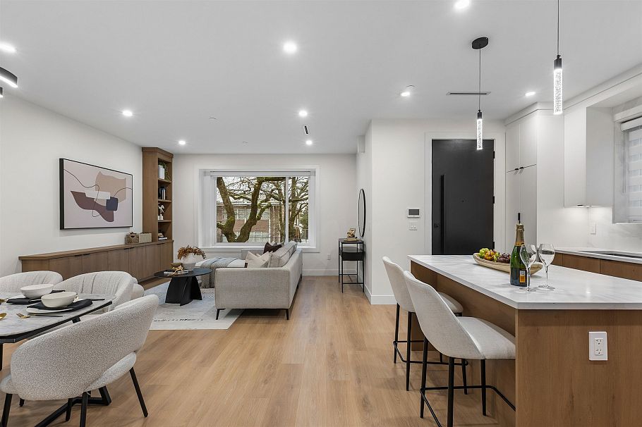 1 435 E 47th Avenue Vancouver, BC - 5