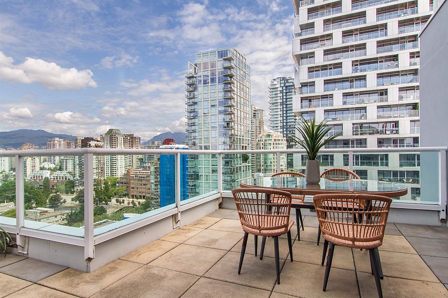 2301 1500 Howe Street Vancouver, BC - 11