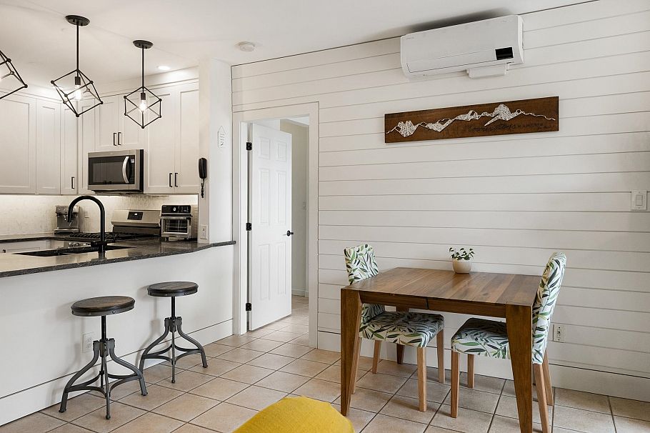 219 3629 Deercrest Drive North Vancouver, BC - 9