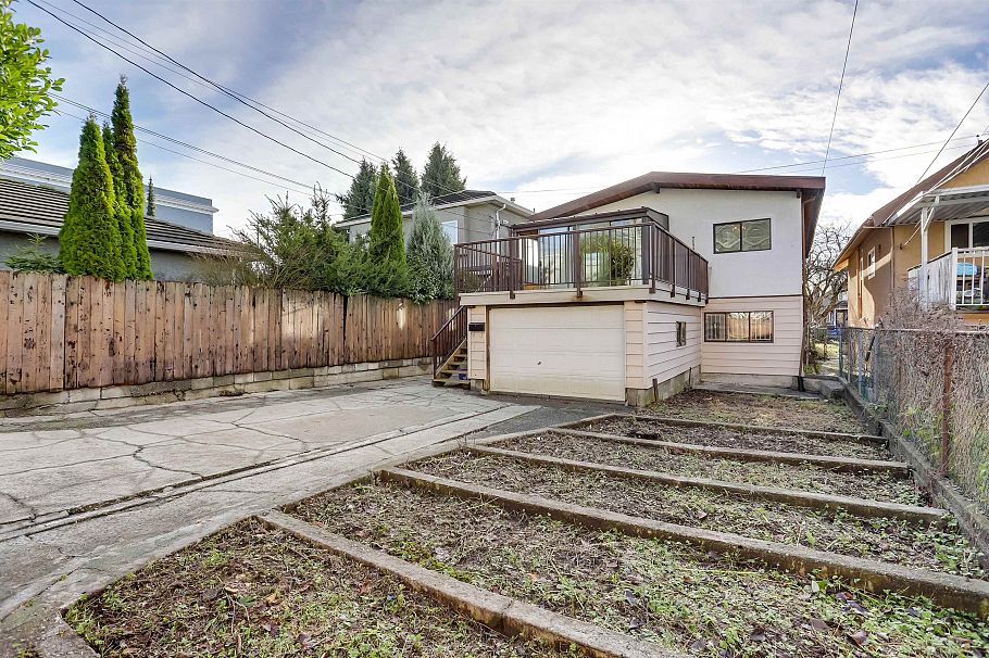 2579 E Pender Street Vancouver, BC - 34