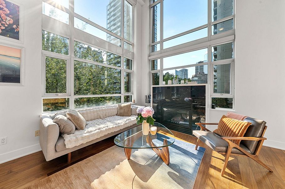 407 988 Richards Street Vancouver, BC - 1