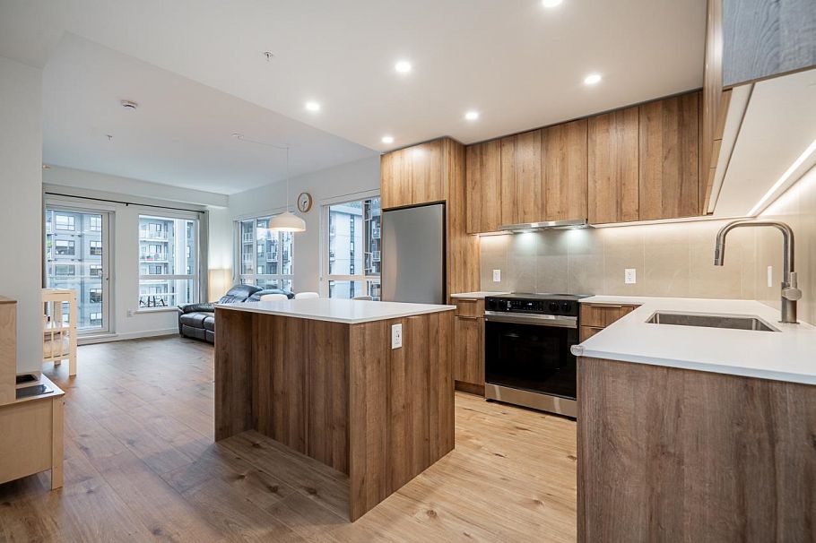 422 3596 Malsum Drive North Vancouver, BC - 3