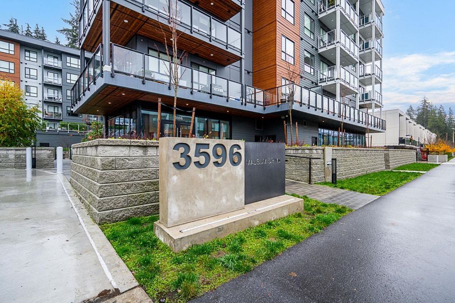422 3596 Malsum Drive North Vancouver, BC - 1