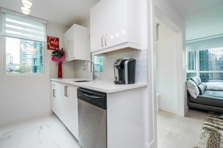 902 1328 W Pender Street Vancouver, BC - 8