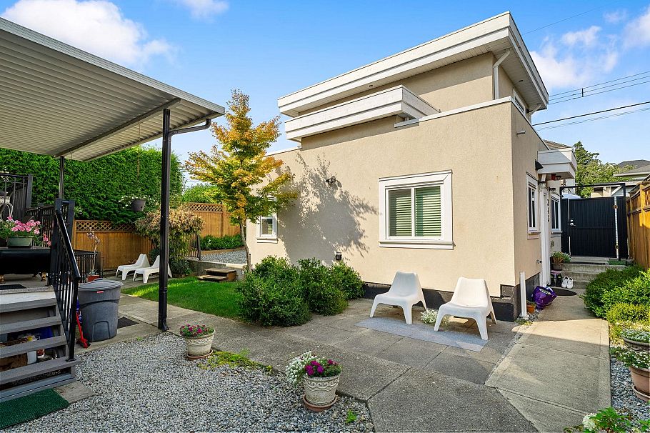 339 E 63rd Avenue Vancouver, BC - 36