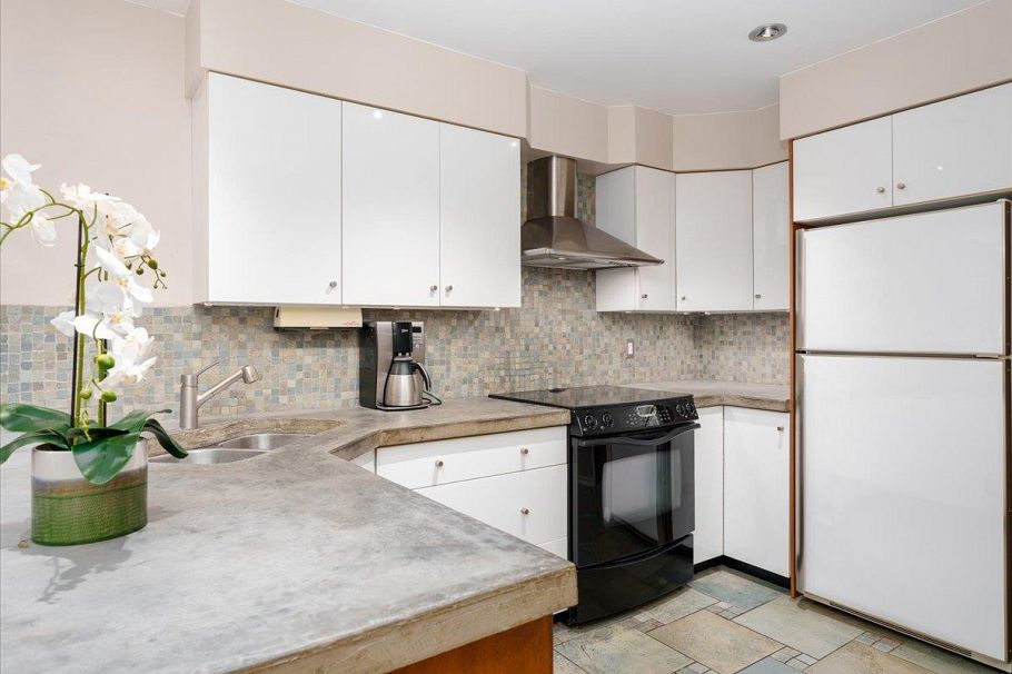 304 1274 Barclay Street Vancouver, BC - 4