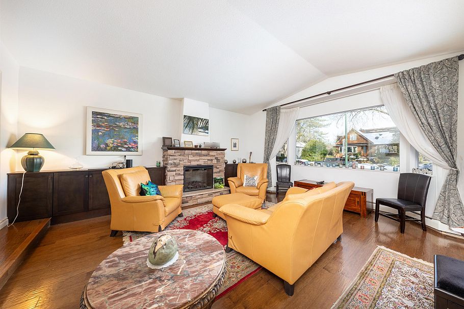 3982 W 29th Avenue Vancouver, BC - 4