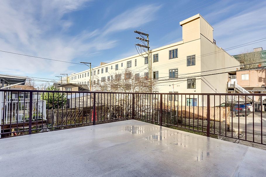 2579 E Pender Street Vancouver, BC - 31