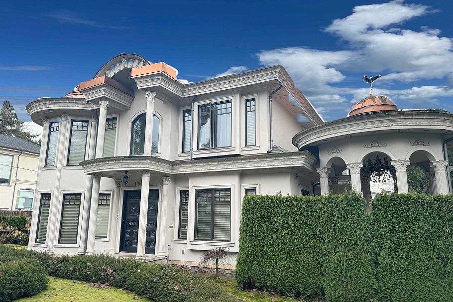 1562 W 40th Avenue Vancouver, BC - 1