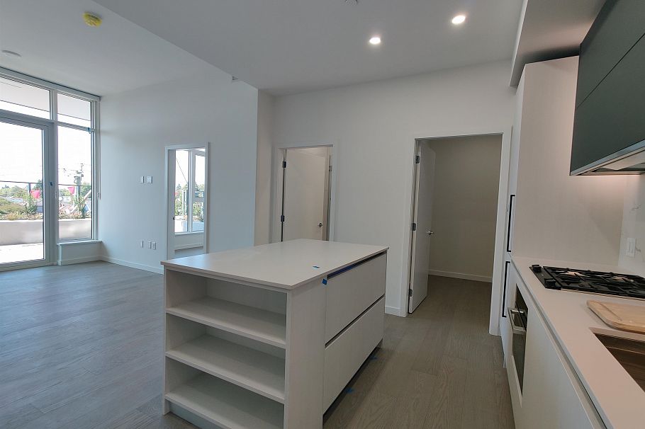 308 8415 Granville Street Vancouver, BC - 2