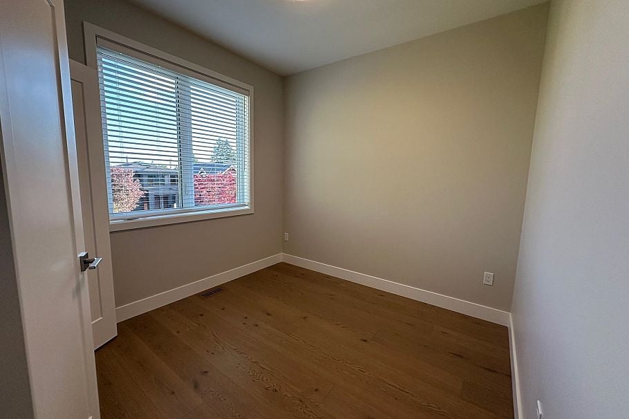 344 E 17th Street North Vancouver, BC - 12