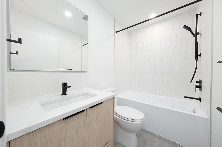 310 422 E 3rd Street North Vancouver, BC - 24