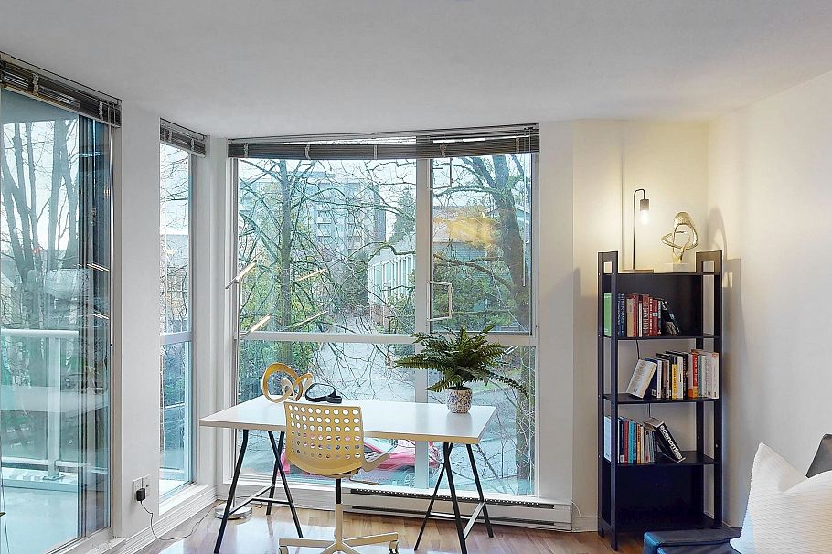 302 8420 Jellicoe Street Vancouver, BC - 3