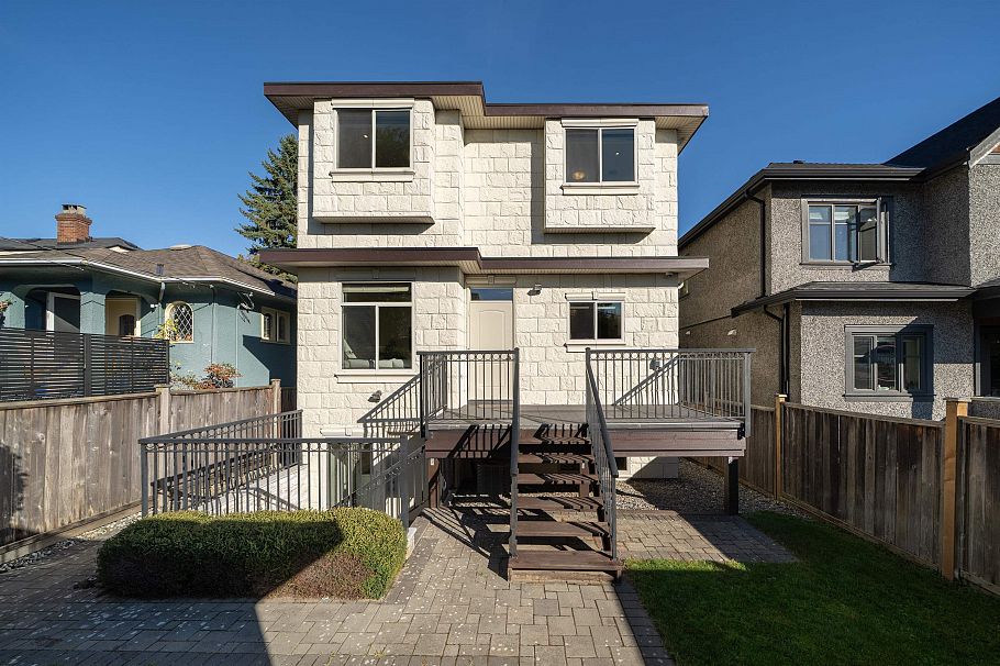 3716 W 17th Avenue Vancouver, BC - 34