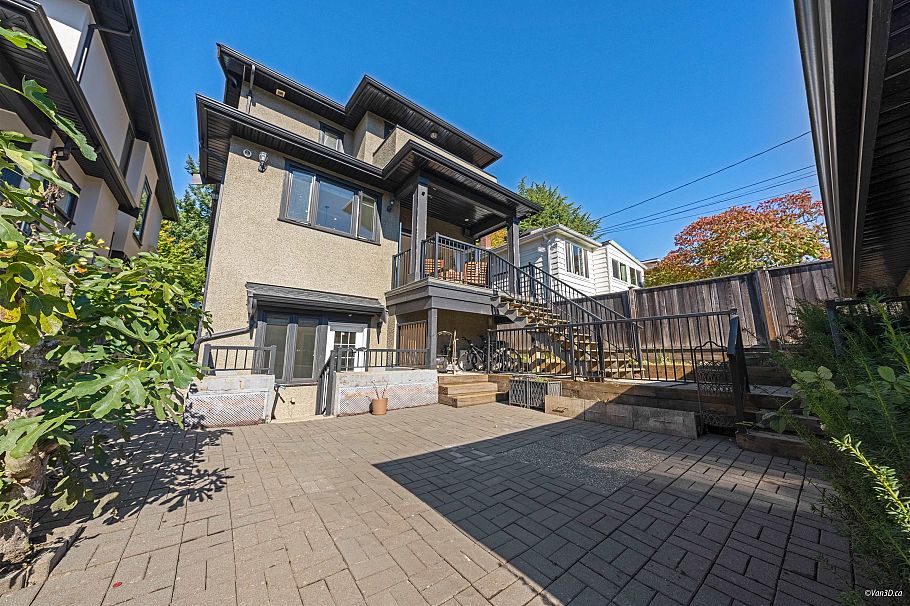 4042 W 20th Avenue Vancouver, BC - 37
