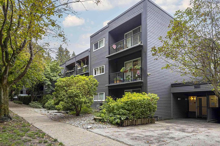 302 1550 Barclay Street Vancouver, BC - 3