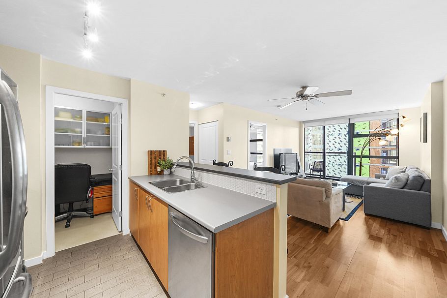 2107 1295 Richards Street Vancouver, BC - 2